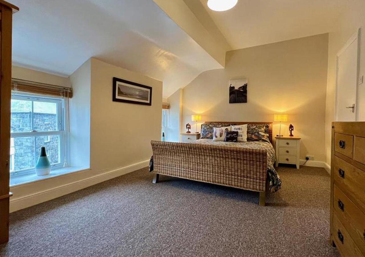 Luxury 4 Bedroom Seaside - Glan Y Werydd House