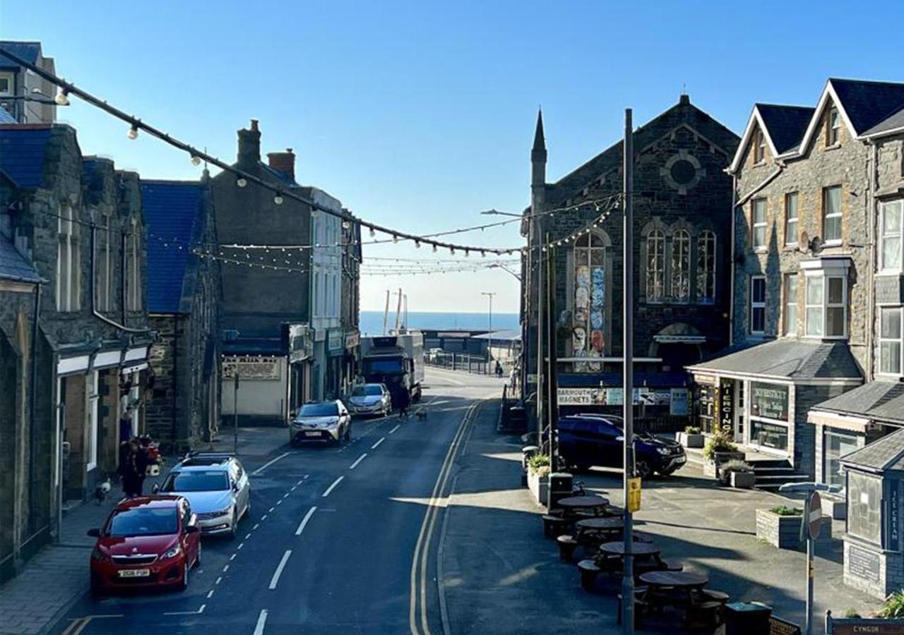 Luxury 4 Bedroom Seaside - Glan Y Werydd House Apartment *