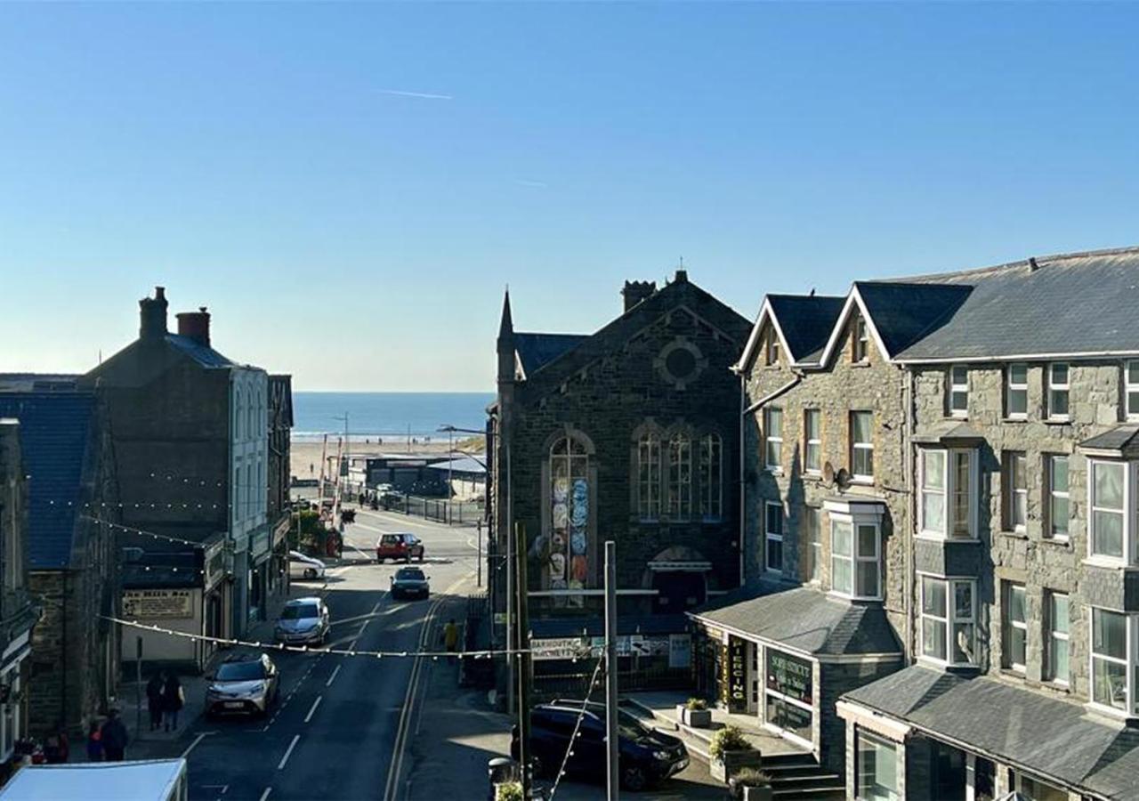 Luxury 4 Bedroom Seaside - Glan Y Werydd House *